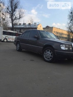 mercedes-benz_e-class__152527474fx.jpg
