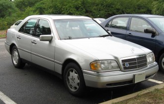 93-97_Mercedes-Benz_C-Class.jpg