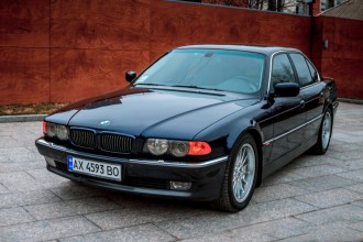 bmw71.jpg