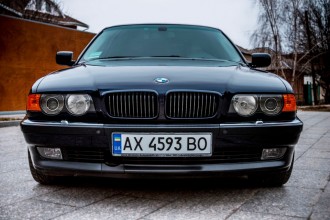 bmw72.jpg