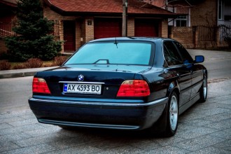 bmw73.jpg