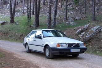 800px-Volvo_440.jpg