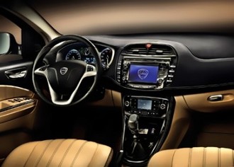 lancia_delta_executive_2.jpg