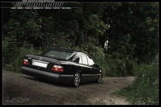 Mercedes-E--270805.jpg