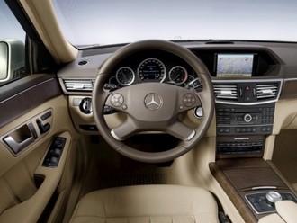2010-Mercedes-Benz-E-Class-Dashboard-3-1280x960.jpg