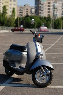 Moped_honda_Giorno_3.jpg