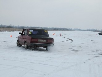 y_58dff343.jpg