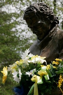 Ayrton%20Senna%20memorial%20statue.%20_U4C1129.jpg