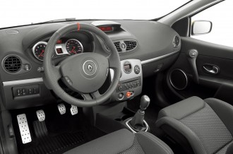clio-renault-sport-197-f1-team-r27-interior1.jpg